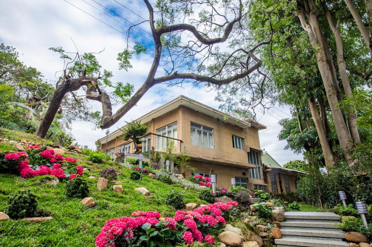 The Grand Hotel Taipei Dış mekan fotoğraf The house of the writer in the city of San Francisco