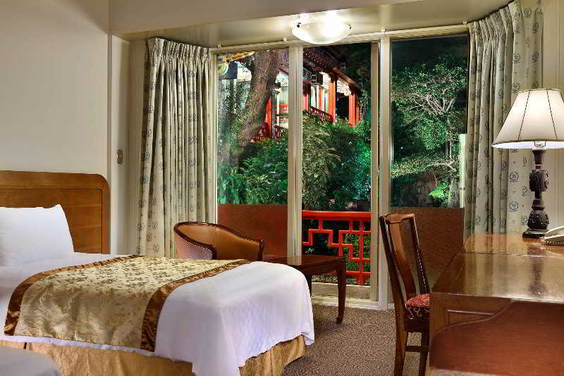 The Grand Hotel Taipei Dış mekan fotoğraf A room at the hotel