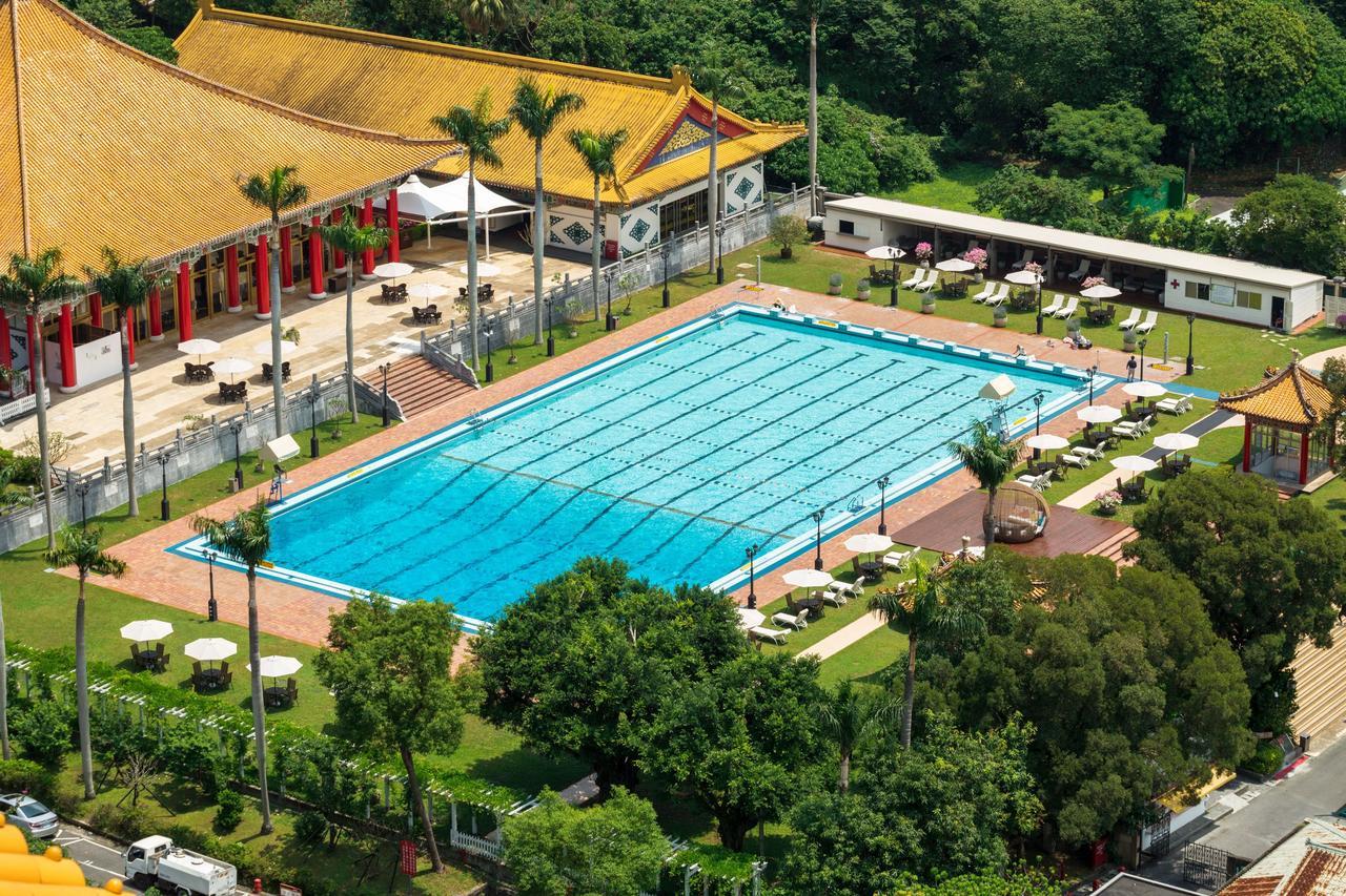 The Grand Hotel Taipei Dış mekan fotoğraf The swimming pool