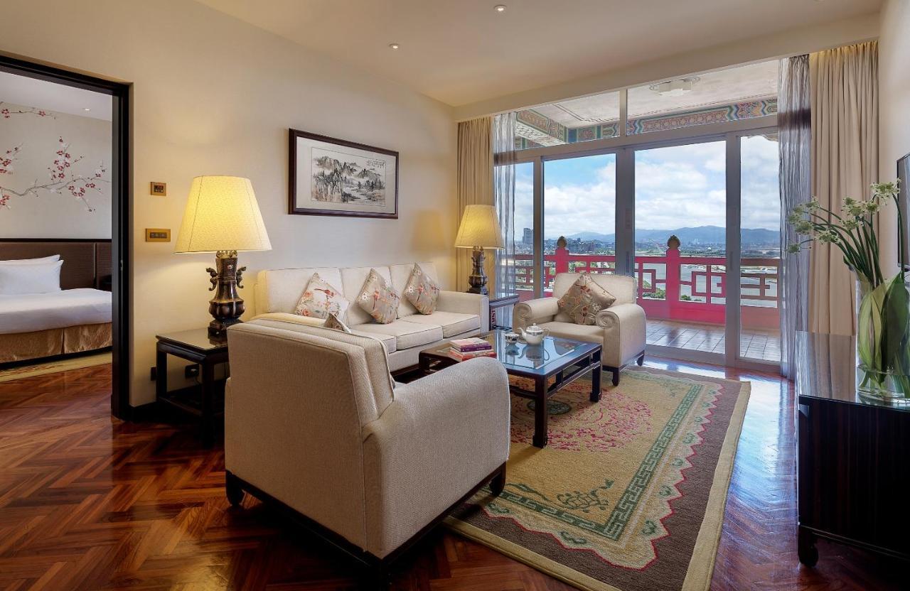 The Grand Hotel Taipei Dış mekan fotoğraf A suite at the hotel