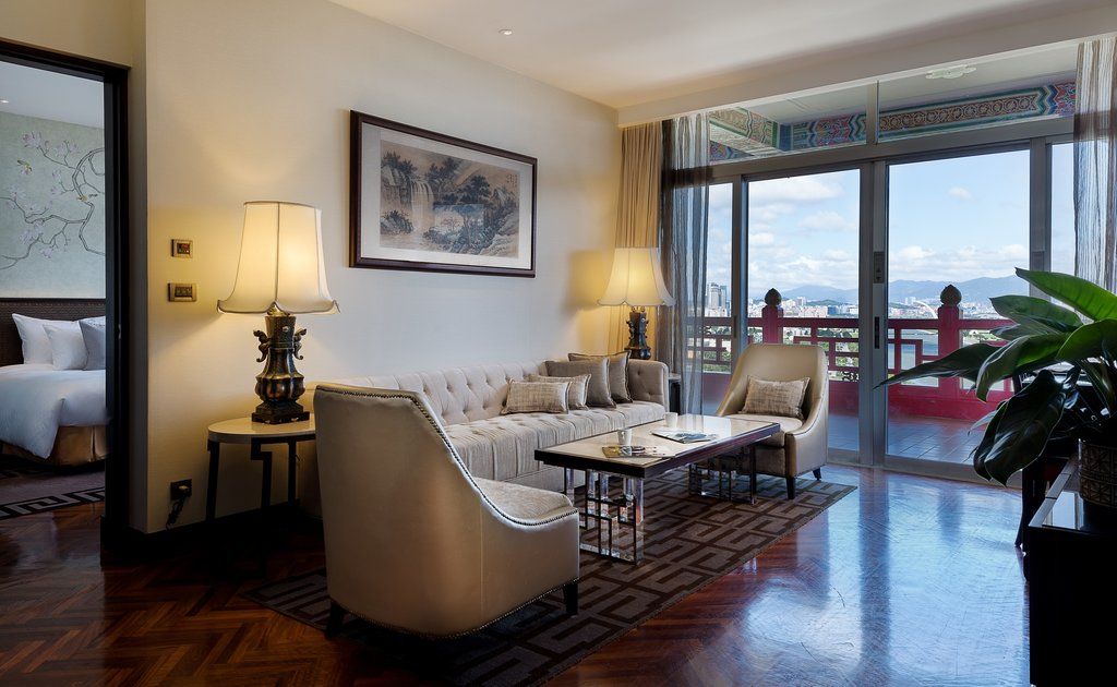 The Grand Hotel Taipei Dış mekan fotoğraf A living room in a suite at the hotel