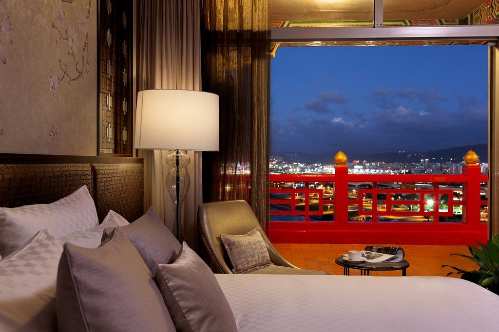 The Grand Hotel Taipei Dış mekan fotoğraf A room at the hotel
