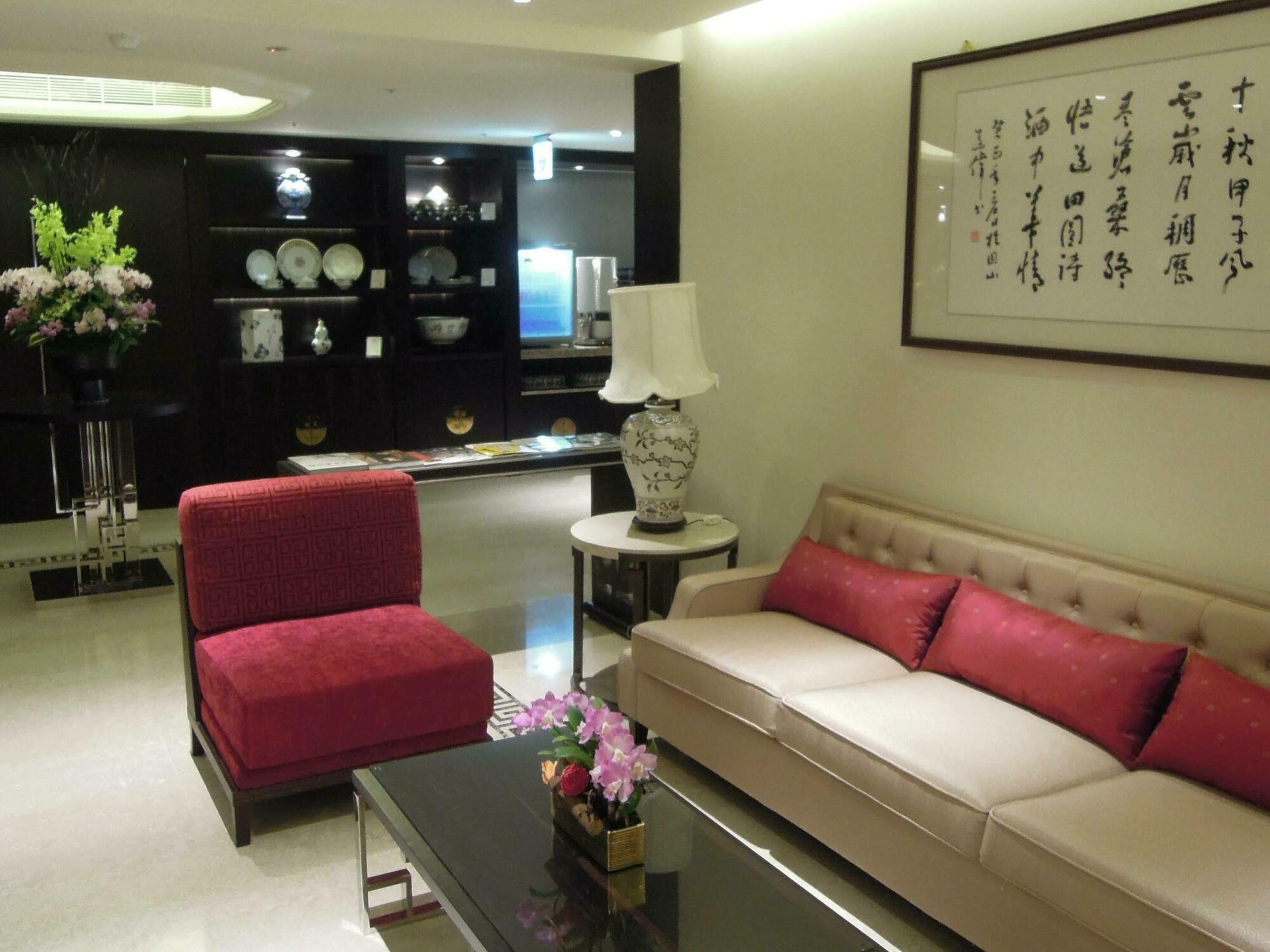 The Grand Hotel Taipei Dış mekan fotoğraf The interior of a suite at the Mandarin Oriental, Singapore