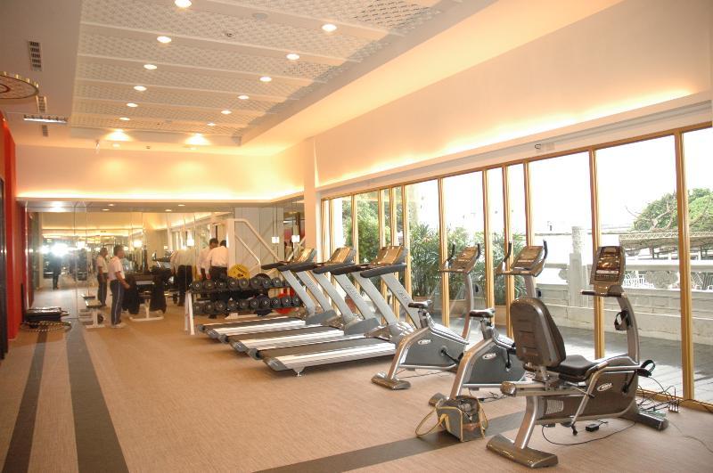 The Grand Hotel Taipei Dış mekan fotoğraf The gym at the hotel