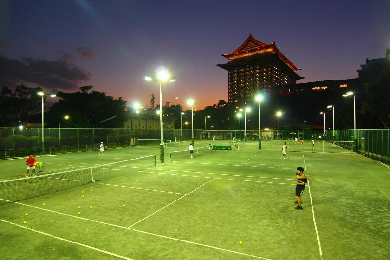 The Grand Hotel Taipei Dış mekan fotoğraf Tennis courts at the Grand Hyatt Taipei